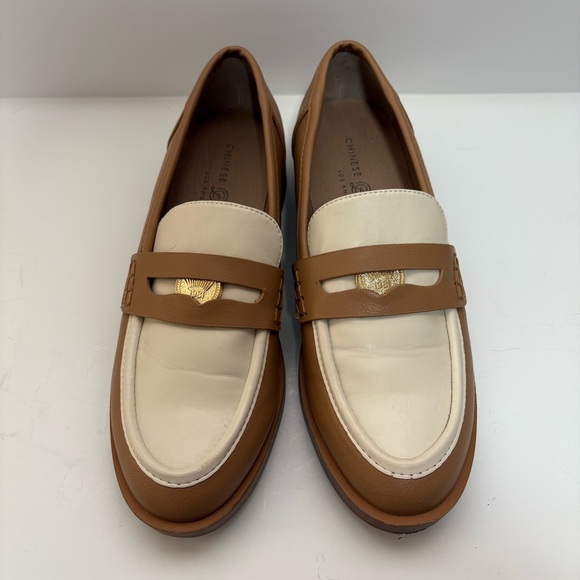 Chinese Laundry Shoes - Chinese Laundry Tan & Cream Slip On Low Heel Loafers W/Gold Coin Women’s SZ 8M